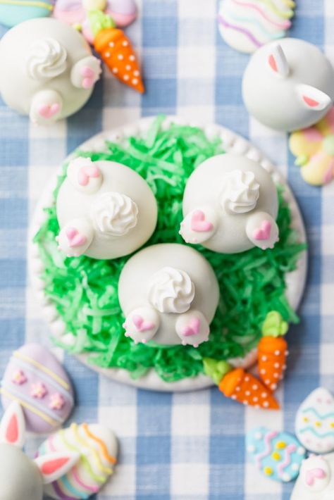 Bunny Oreos, Easter Oreo, Traditional Easter Desserts, Oreo Balls Recipe, Easter Basket Cake, White Chocolate Covered Strawberries, Chocolate Covered Strawberry Cake, Cream Cheese Oreo, Rosanna Pansino