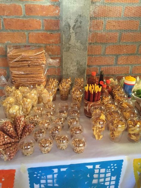 10 mesas de dulces mexicanas y económicas para tu boda Baby Shower Mexicano, Mexican Baby Shower, Mexican Birthday Parties, Mexican Babies, Mexican Party Decorations, Mexican Snacks, Mexican Fiesta Party, Fiesta Birthday Party, Mexican Birthday