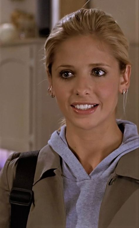 Buffy Summers Makeup, Buffy The Vampire Slayer Makeup, Buffy Makeup, Sarah Michelle Gellar 90s, Buffy Summers Outfits, Sarah Michelle Gellar Buffy, 90s Makeup Look, Buffy Style, Spike Buffy