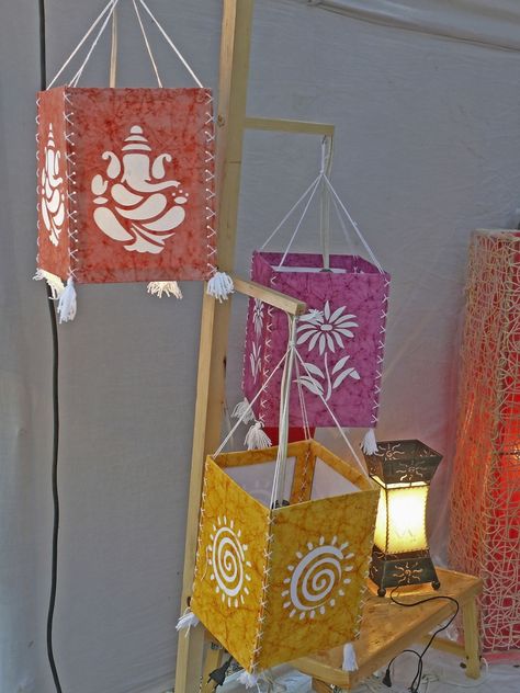 Flower Crafts Diy, Diy Diwali Lanterns, Homemade Lanterns, Diwali Lantern, Paper Flowers Diy Easy, Lantern Craft, Crafts Diy Projects, Diy Diwali Decorations, Paper Craft Ideas