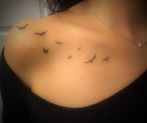 Bird Tattoo Collarbone, Simple Bird Tattoo, Bird Tattoos For Women, Vogel Tattoo, Tattoo Bird, Bone Tattoo, Small Bird Tattoo, Bone Tattoos, Shoulder Tattoos For Women