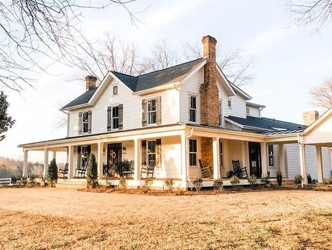 Western Homes Outside, Farmhouse Looks Exterior, Old Looking New House, Cute Country Homes, Western Style House Exterior, Western Home Exterior, Country Houses Farmhouse, Old Western House, Western House Exterior