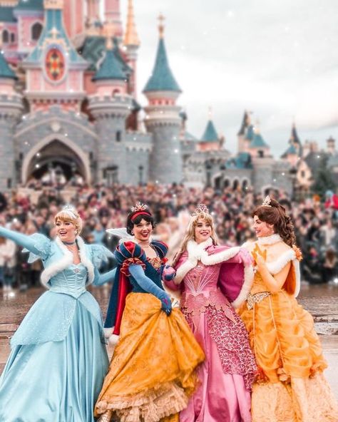 Disneyland Princess Aesthetic, Disney Princess Disney World, Disneyland Paris Christmas, Disneyland Orlando, Disneyland Parade, Disney World Princess, Disneyland Princess, Disney Parade, Disneyland Castle