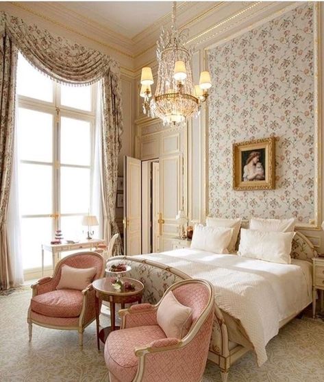 French Hotel, Classic Interiors, Shabby Chic Bedroom, Shabby Chic Bedrooms, Curtain Ideas, Classic Bedroom, Romantic Bedroom, Elegant Bedroom, Chic Interior