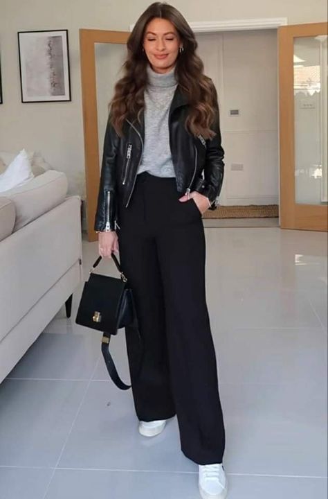 Wide Leg Trousers Outfit, Black Pants Outfit, Wide Leg Pants Outfit, Pants Outfit Casual, Business Casual Outfits For Work, Leather Jacket Outfits, Casual Chic Outfit, Casual Work Outfits, Pantalon Large