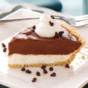 Chocolate Cream Cheese Pie--This is very similar to the recipe that we made for Thanksgiving and Christmas.  But, used Oreo Crust and Chocolate Fudge Pudding! Cool Whip Chocolate Pie, Chocolate Cream Cheese Pie, Recipes Cream Cheese, Cream Cheese Pie Recipes, Cheese Pie Recipe, Chocolate Cream Pie Recipe, Cheese Pudding, Cream Cheese Pie, Chocolate Pudding Recipes