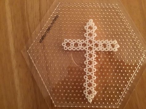 Christian Perler Beads, Perler Beads Cross, Jesus Perler Beads, Christian Perler Bead Patterns, Cross Perler Beads, Pink Perler Beads, Fuse Bead Ideas, Hama Beads Christmas, Hamma Beads Ideas