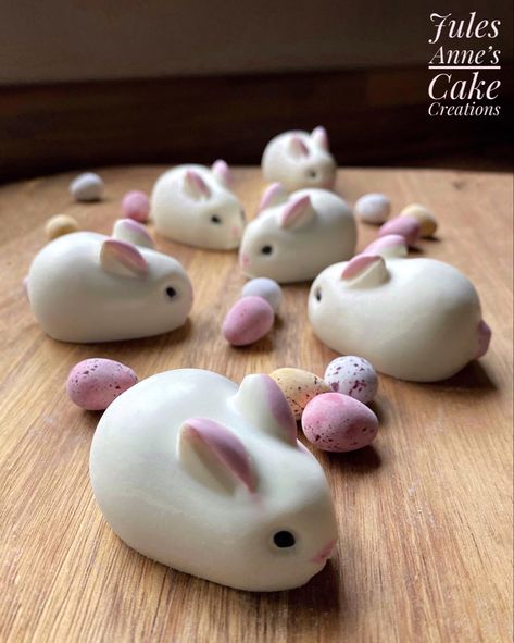 Cute Clay Bunny, Clay Bunnies, Easter Bunny Desserts, Bunny Clay, Clay Bunny, Bunny Bread, Chocolate Bunnies, S Cake, Chocolate Easter Bunny