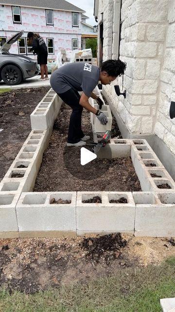 Kayla Simone | DIY Home + Lifestyle on Instagram: "me: indoorsy af. also me: lemme just try something real quick 😅  comment YOUTUBE for the full tutorial & product list!" Landscape Design Small Garden, Diy Garden Landscaping Ideas, Weekend Yard Projects Diy, Landscape Diy On A Budget, Easy Maintenance Garden Ideas, Back Garden Ideas Landscaping, Flowerbeds Ideas Easy, Diy Outdoor Flower Pots, Simple Landscaping Front Yard Budget Diy Ideas