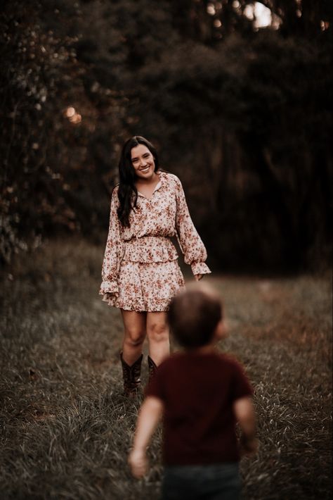 Mother Son Shoot Ideas, Family Photoshoot Mom And Sons, Fall Family Pictures Mom And Kids, Mommy And Me Photo Shoot With Son, Mommy And Me Photo Shoot Mother Son, Fall Forest Family Pictures, Photography Poses Mom And Son, Single Mom Photo Shoot Ideas, Mother Son Picture Poses