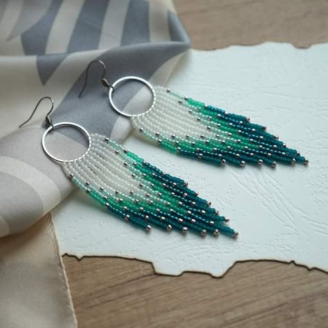 Beaded fringe earrings handmade with toho seedbeads, Boho-Chic style Fringe Earrings Beaded, Seed Bead Earrings Patterns Tutorials, Beaded Earring Ideas, Beaded Earrings Patterns Tutorial, Seed Bead Earrings Patterns, Beaded Earring Patterns, Diy Beaded Earrings, Native Beaded Earrings, Fringe Hoop Earrings