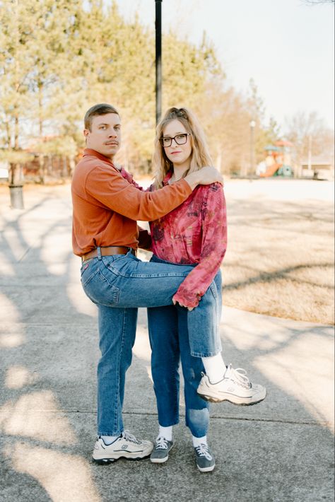 lanaglazephotos Awkward Couples Pictures, Cringe Couple Pics, Funny Poses Couple, Awkward Engagement Photos Funny, Non Cringe Couple Photos, 80s Style Family Photoshoot, Funny Couple Poses Photo Ideas, Cringy Photo Poses, Odd Couple Pictures