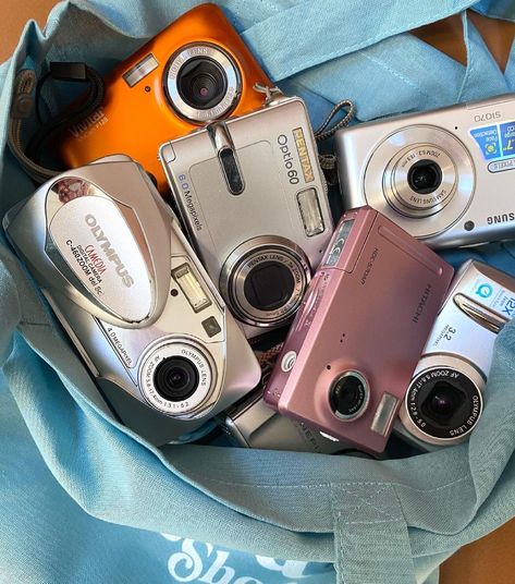 Retro Camera Shop on Instagram: “A handful of digital compacts all fully tested, serviced and ready to go up on the site in tomorrow’s drop ! And all of them are £20 or…” Digital Camera Collection, Antique Camera Decor, Photographer Aesthetic, Vlog Camera, Digital Camera Tips, Camera Girl, Camera Collection, Digital Pics, Cute Camera