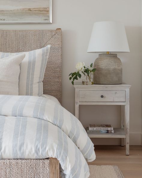 - CYNTHIA LANE - Wake up in tranquility with this bedroom setup. The cozy woven headboard pairs perfectly with the soft, striped bedding for a touch of coastal charm. A nightstand adorned with a textured lamp and fresh blooms completes the calming vibe. #BedroomGoals #CoastalDecor #HomeInspiration #WovenHeadboard #StripedBedding #RusticNightstand #CeramicLamp #FreshFlowers #DecorBooks #NaturalTextiles #NeutralPalette #TexturedRug #BedsideTable #LinenBedding #InteriorElements #DesignElemen... Cottage Coastal Bedroom, Costal Guest Bedrooms, Coastal Bedroom Bedding, Italian Beach House Interior Design, Hamptons House Aesthetic, Small Lake House Interior, Italian Bedroom Decor, Coastal Teen Bedroom, Alice Aedy