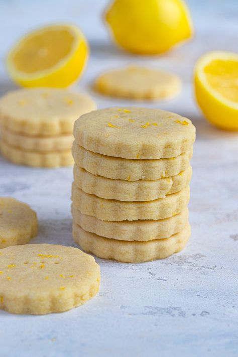 Lemon Shortbread Cookies Bbq Dessert, Lemon Biscuits, Shortbread Cookies Easy, Lemon Shortbread, Lemon Shortbread Cookies, Lemon Bar, Shortbread Cookie Recipe, Biscuits Easy, Buttery Cookies