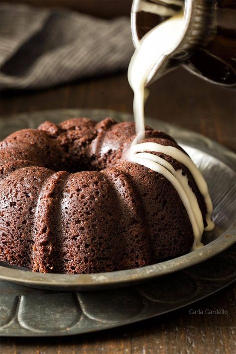 Yellow Bundt Cake With Chocolate Icing, Bundt Cake Icing Drizzle, Bundt Cake Frosting Recipe, Bundt Cake Vanilla, Bakery Frosting, Ganache Recipe Easy, Bundt Cake Glaze, Cake Glaze, Easy Bundt Cake