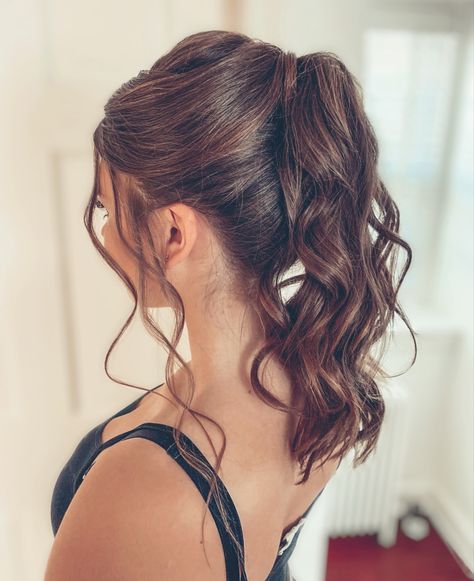 Ponytail Quince Hairstyles, Elegant Ponytail Hairstyles Short Hair, Homecoming Ponytail Hairstyles Short Hair, Short Ponytail Wedding Hair, Updos For Medium Length Hair Prom Ponytail, Updos Ponytail For Medium Length Hair, Ponytail Updo Medium Length Hair, Curled Ponytail Wedding Hair, Bridal Hairstyles Ponytail With Veil