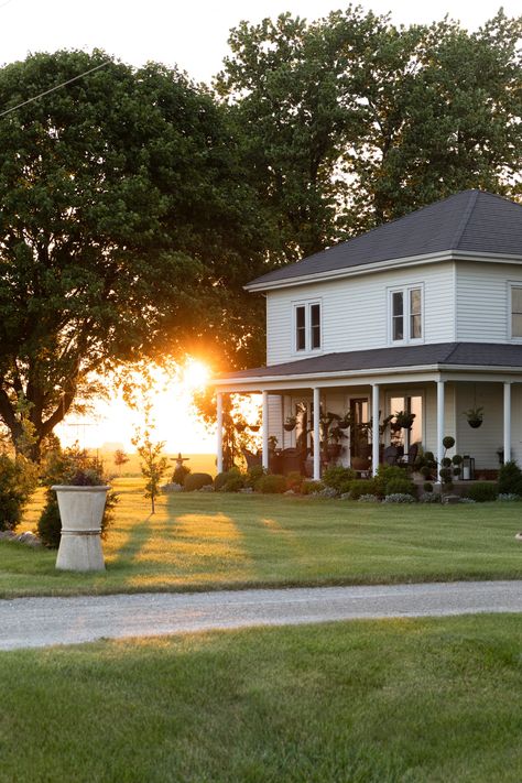 Farmhouse Kitchen Renovation, Home Decor Ideas Bedroom, Farmhouse Renovation, Decor Ideas Bedroom, Future Farms, Farm Lifestyle, Country Lifestyle, Old Farm Houses, Farms Living