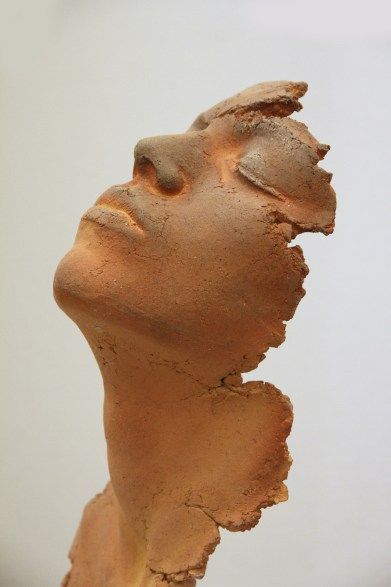 Sculpture Head, Human Sculpture, Beginner Pottery, Sculptures Céramiques, Ceramic Figures, Pottery Sculpture, Art Courses, Portrait Sculpture, Sculpture Installation