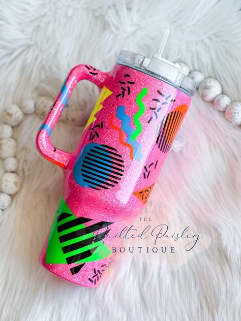 90s Tumbler Cup, Handle Tumbler Ideas, Epoxy Tumbler With Handle, Barbie Glitter Tumbler, Tumbler With Handle Ideas, Diy Tumbler Cups, Epoxied Tumblers, Lego Tumbler, Epoxy Tumbler Ideas