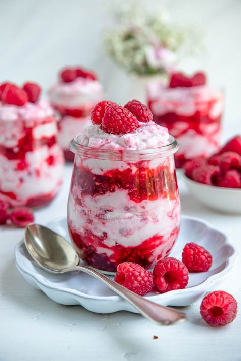 Raspberry Fool with Whipped Mascarpone - Bakes by Brown Sugar Raspberry Pudding Dessert, Frozen Raspberry Desserts, Raspberry Mascarpone Cake, Easy Raspberry Desserts, Easy Orange Pound Cake, Raspberry Desserts Easy, Fresh Raspberry Recipes, 30 Minute Desserts, Raspberry Parfait