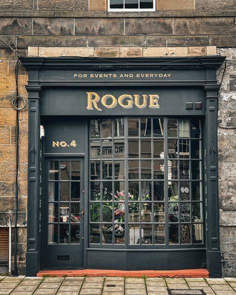 I spotted this beautiful shop in Edinburgh while exploring the New Town. Surrounded by gorgeous houses this wonderful shop front really caught my eye. @rogueflowers 🌸🌻 - #historicpreservation #georgianarchitecture #georgianhouse #igersedinburgh #edinburgh #classicalarchitecture #scotland #historicbuildings #historicbuilding #britishhouse #scottishstyle #scottisharchitecture #perfecthomesofinstagram #visitscotland #prettystreets #instatravel British Store Fronts, Beautiful Shop Fronts, Shop Fronts Ideas, Vintage Storefront Design, Pub Exterior Design, Small Shop Exterior, Victorian Shop Fronts, Shop Facade Store Fronts, Vintage Shop Fronts