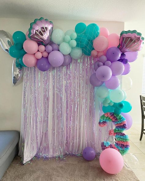 Ariel Birthday Decorations, Ariel Pool Birthday Party, Simple Mermaid Birthday Decorations, Let’s Shellebrate Birthday, Mermaid Bday Party Ideas, Diy Mermaid Backdrop, Mermaid Backdrop Ideas, Ariel Decorations, Simple Mermaid Party