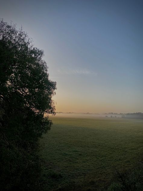 Fog and gloomy morning, sunrise in the contryside, Bridgerton aesthetics Gloomy Morning, Landscape Sunrise, Countryside Landscape, Sky Pictures, Morning Sunrise, Quick Saves