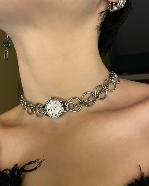 Aviva Gordon | SOLD Chainmail clock choker I’ve been working on. #upcycledjewelry #custommade #watch #avivadzn #watchchoker | Instagram Watch Choker Necklace, Watch Necklace Choker, Watch Earrings, Watch Choker, Diy Collares, Clock Necklace, Diy Choker, Collars Diy, Chainmail Jewelry