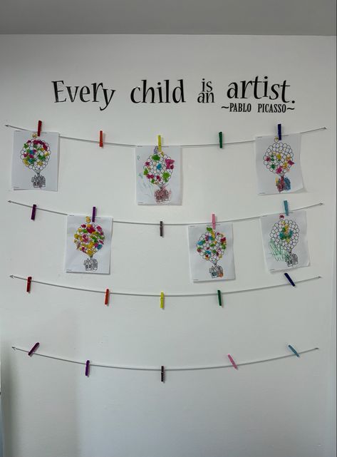 Display Kids Artwork In Classroom, Hanging Artwork In Classroom, School Art Wall Display, Teacher Art Display Wall, Artwork Display Classroom, Wall Of Kids Artwork, School Work Display At Home, Student Art Wall Classroom, Art Display Classroom Preschool