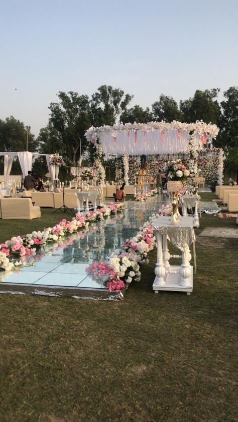 Pakistani Wedding Decor, Outdoor Wedding Decor, Nikah Decor, Night Wedding Decor, Pakistan Wedding, Wedding Stage Decor, Rustic Wedding Decorations, Wedding Entrance Decor, Luxury Wedding Decor