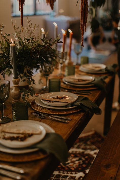 Deep Green Table Setting, Dark Earth Tones Wedding, Dark Orange And Green Wedding, Green And Rust Table Setting, Olive Green And Bronze Wedding, Green Orange Brown Wedding, Dark Wood Table Setting, Olive And Brown Wedding, Earth Tone Table Setting