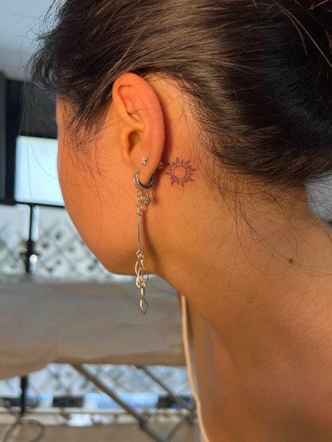 Behind The Ear Sun Tattoo Ideas, Small Sun And Moon Tattoo Behind Ear, Planet Behind Ear Tattoo, Discreet Tattoos Black Women, Minimal Tattoo Behind Ear, Cute Tats Behind Ear, Being Ear Tattoo, Sun Neck Tattoo For Women, Sun Tattoos Behind The Ear