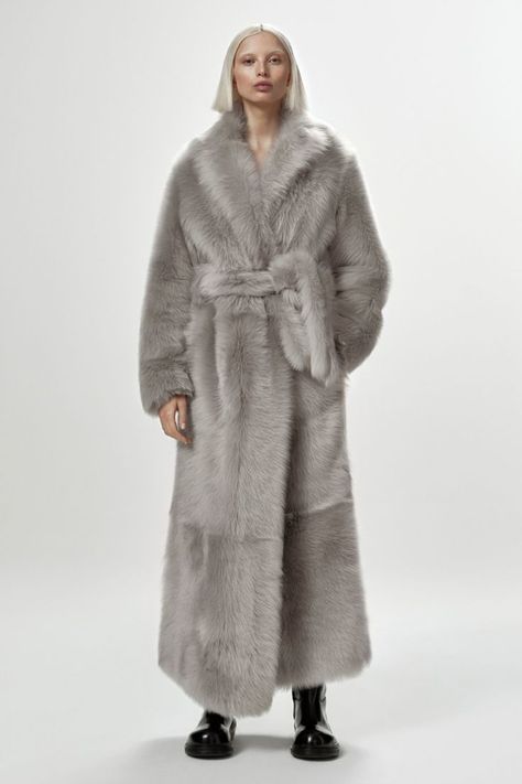 Bottega Veneta Mytheresa Faux Fur Coats Outfit, Shearling Coat Womens, Grey Fur Coat, Pre Fall 2023, Fur Coat Fashion, Cool Coats, Plush Coat, Fake Fur, Winter Fits