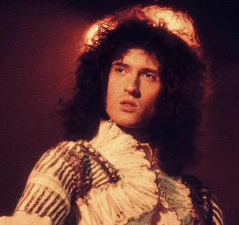 Brian May Purple Shirt, Brian May Ponytail, Brain May, Queen Brian May, Queen Poster, May Queen, Queen Photos, Freddy Mercury, God Save The Queen