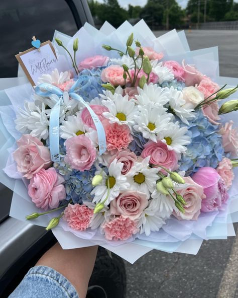 Blue Lovers Daisy Flower Bouquet Aesthetic, Wedding Bouquet Pink And Blue, Blue Carnation Bouquet, Pink And Blue Flower Bouquet, Carnation Wedding Flowers, Happy Birthday Bouquet, Pretty Flowers Pictures, Blue Carnations, Pink Flower Arrangements