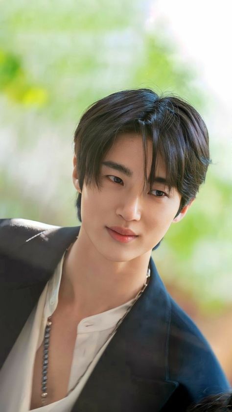 Byeon woo seok Byeon Wooseok, Byeon Woo Seok, Korean Male Actors, Handsome Korean, Ideal Type, Woo Seok, Interesting Pictures, Images Esthétiques, Strong Girls