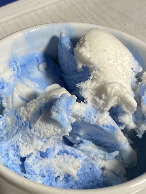 White Aesthetic Pics, Blue Wonyoungism, Blue White Aesthetic, Frozen Aesthetic, Blue Sweets, Ice Aesthetic, Dessert Cookies, Blue Desserts, Blue Cookies