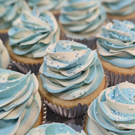 Pretty cupcakes for a rehearsal dinner. Vanilla cupcakes with chocolate ganache filling and topped with swirls of creamy vanilla buttercream . . . #torontocakeartist #torontocustomcakes #customcaketoronto #torontocustomcupcakes #customcupcakestoronto #torontobridal #weddingcupcakes Blue Frosted Cupcakes, Winter Birthday Cupcakes, Blue And Silver Cupcakes, Dusty Blue Cupcakes, Light Blue Cupcakes, Winter Cupcakes, School Cupcakes, Silver Cupcakes, Client Board