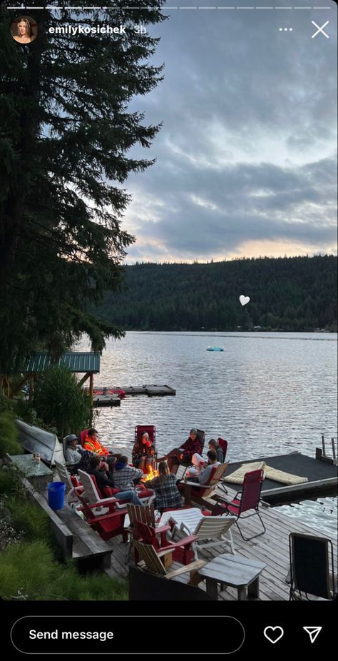 Family Lake House Aesthetic, Birthday Lake Trip, Cottage Trip Aesthetic, Living On A Lake, Things To Do At The Lake With Friends, Cottage Weekend Aesthetic, Lake House Friends, Lakehouse Aesthetics, Cottage Lake Aesthetic