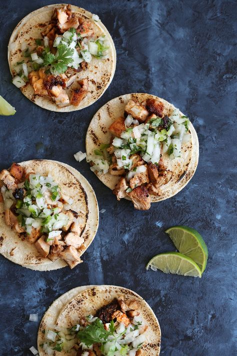 mexican chicken street tacos Mexican Chicken Tacos, Chicken Street Tacos, Street Taco Recipe, Easy Taco, Street Tacos, Mexican Chicken, Taco Recipes, Chicken Tacos, Fiesta Party