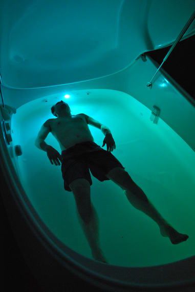 Sleeping Around: How to Sleep in a Sensory Deprivation Tank Sensory Deprivation Tank Aesthetic, Scp Aesthetic, Sensory Deprivation Room, Float Tank Therapy, Sensory Deprivation Tank, Meditation Before Bed, Flotation Therapy, Float Room, Underwater Meditation