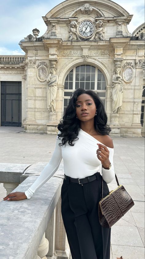 Preppy Black Women, Classy Feminine Outfits, Outing Ideas, Chic Work Outfit, Classy Streetwear, Cute Work Outfits, Modesty Outfits, Timeless Outfits, Casual Chique