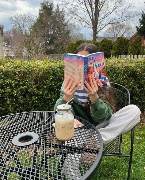 You With A View, Girl With Book Aesthetic, My Reading Vibes, Book Girls Aesthetics, Reading In The Summer, Girls Reading Books Aesthetic, Books Girl Aesthetic, Book Aesthetic Photos, Be That Girl