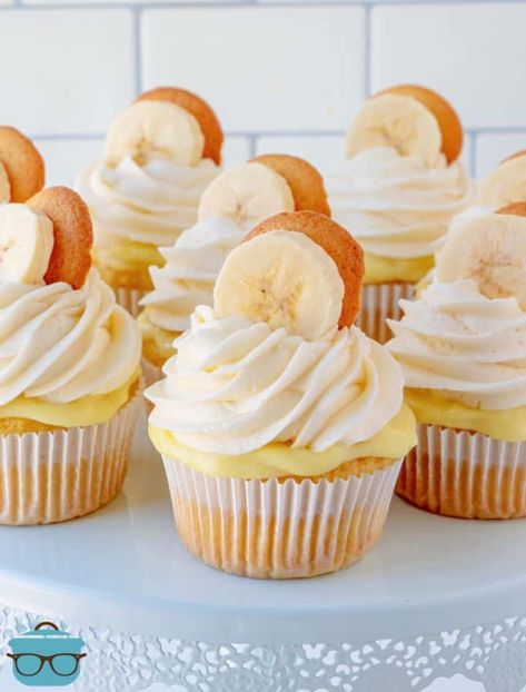 Wedding Banana Pudding, Banana Pudding Cheesecake Cupcakes, Cupcake Recipes Gourmet, Banana Cupcakes Recipe, Different Flavor Cupcakes, Pudding Cupcakes Recipes, Banana Pudding Cupcakes Recipe, Gourmet Cupcakes Recipes, Retirement Cupcake Ideas