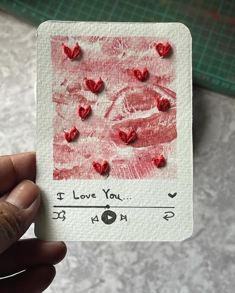 Love gift card/envelope for your ❤️ comment your favorite one 😊 Order now ✨ Follow for more @everything_artistic28 ❣️ [diy gift ideas, love gift card, gift ideas, handmade card, aesthetic gifts, diy envelope, heart, couple goals, thoughtful gifts, kiss marks , thread card] #diygifts #cutegifts #giftideasph #giftsforher #giftsforhim #fyp #mindfulness #thoughtfulgifts #relationshipgoals #anniversarygift #lovegifts #giftcards #handmadecards #handmadegifts #handmadegift #papergift #customgi... Kiss Mark Gift Ideas, Kiss Marks On Paper Ideas, Kiss Diy Gift, Handmade Card For Girlfriend, Love Envelope Aesthetic, Quick Diy Gifts For Friends, Couple Card Ideas, Gift Card For Boyfriend, Cute Cards For Boyfriend