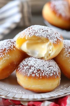 Cream-Filled Italian Donuts Homemade Cream Filled Donuts Recipe, Filled Cronut Recipe, Donut Shop Recipes, Soft Fluffy Donut Recipe, Pastry Dessert Ideas, Italian Pastries Recipes, Gourmet Pastry Recipes, 85 Degrees Bakery Recipe, Bakery Goods Pastries