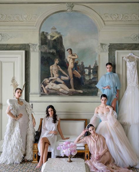 Unique Bridesmaid Photo Ideas, Bridesmaids Aesthetic Vintage, Bridesmaid Editorial Photography, Royal Wedding Bridesmaids, Vintage Bridal Party Photos, White Bridesmaid Dresses With Bride, Vogue Group Photoshoot, Royal Family Photoshoot Ideas, Old Money Wedding Bridesmaids