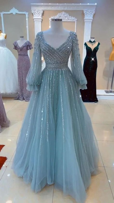 Party Wear Gowns, Long Frock Designs, Long Gown Design, Lehenga Designs Simple, Latest Bridal Dresses, Long Frock, Simple Gowns, Gowns Dresses Elegant, Pakistani Fancy Dresses