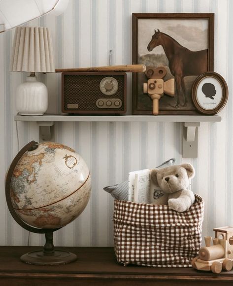 Vintage Nursery Boy, Vintage Boys Room, Antique Globe, Vintage Kids Room, Wooden Camera, Vintage Baby Boys, Big Boy Bedrooms, Sandberg Wallpaper, Nursery Room Design